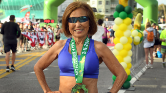 Tiene 77 años y bate récords mundiales en maratón: Jeannie Rice la atleta que demuestra que la edad es sólo un número