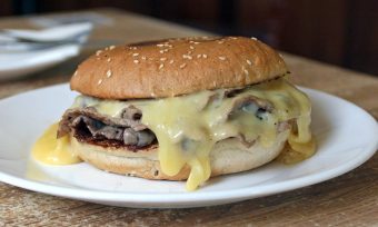 Día del Barros Luco: Los cinco mejores lugares donde comer el tradicional sandwich en Santiago