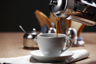 ¿Cómo usar correctamente una cafetera francesa para disfrutar el mejor café?