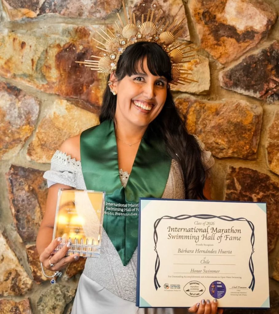 Bárbara Hernández hace historia: Entra oficialmente al Salón de la Fama de la Natación Internacional