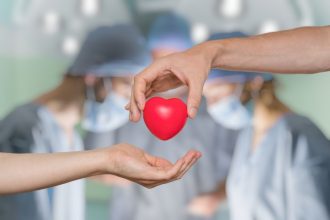 2.277 personas esperan un trasplante en chile, pero muchas donaciones se frenan por decisión familiar