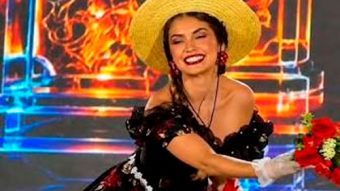 Ignacia Fernández deslumbra en Miss Mundo con un look inspirado en “Carmela”